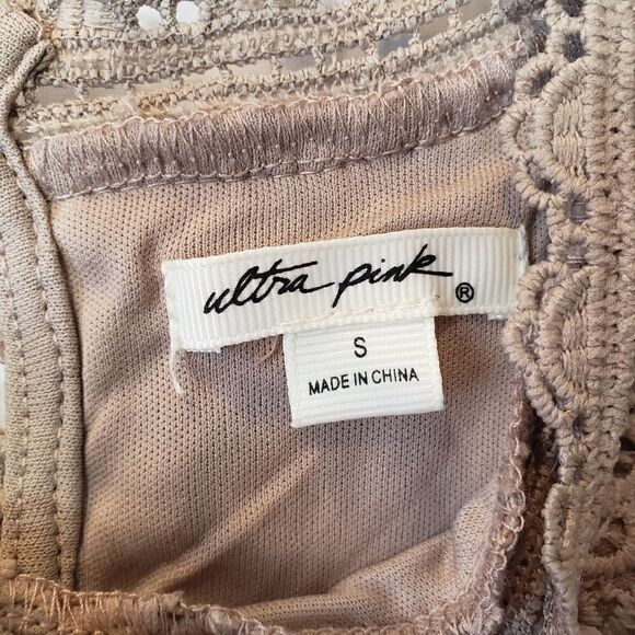 ULTRA PINK Cap Sleeve Lace/Crochet Top - Picture 5 of 10